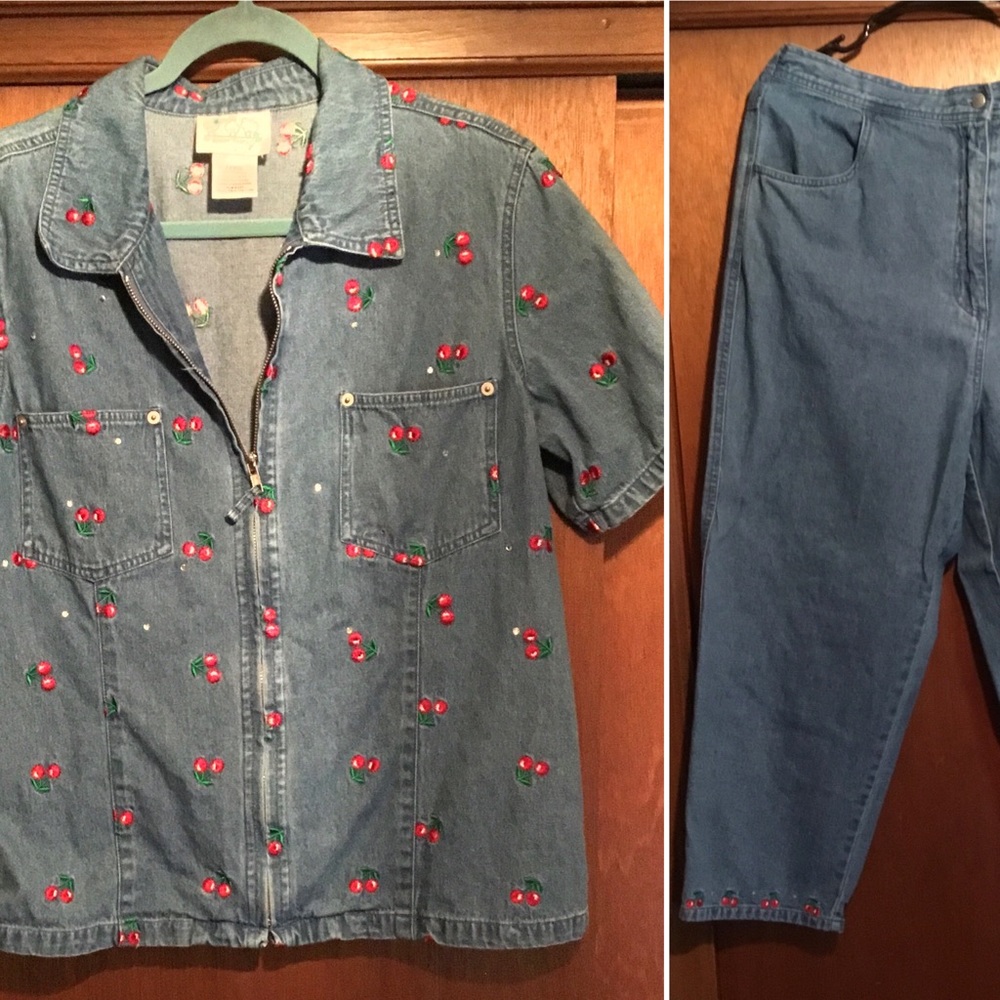 Quacker Factory Top and Capris set with embroidery Cherries and Crystals Large